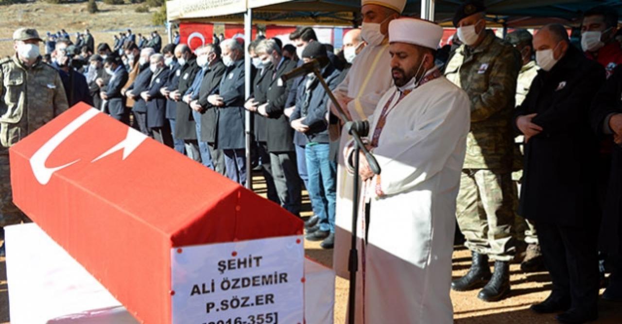 Çığ şehidi Özdemir'in cenaze namazını ağabeyi kıldırdı