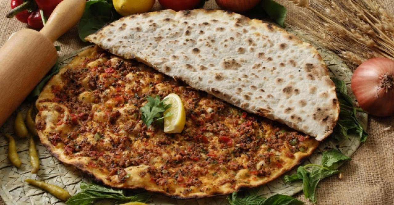 Gelinim Mutfakta Lahmacun malzemeleri, tarifi ve yapılışı