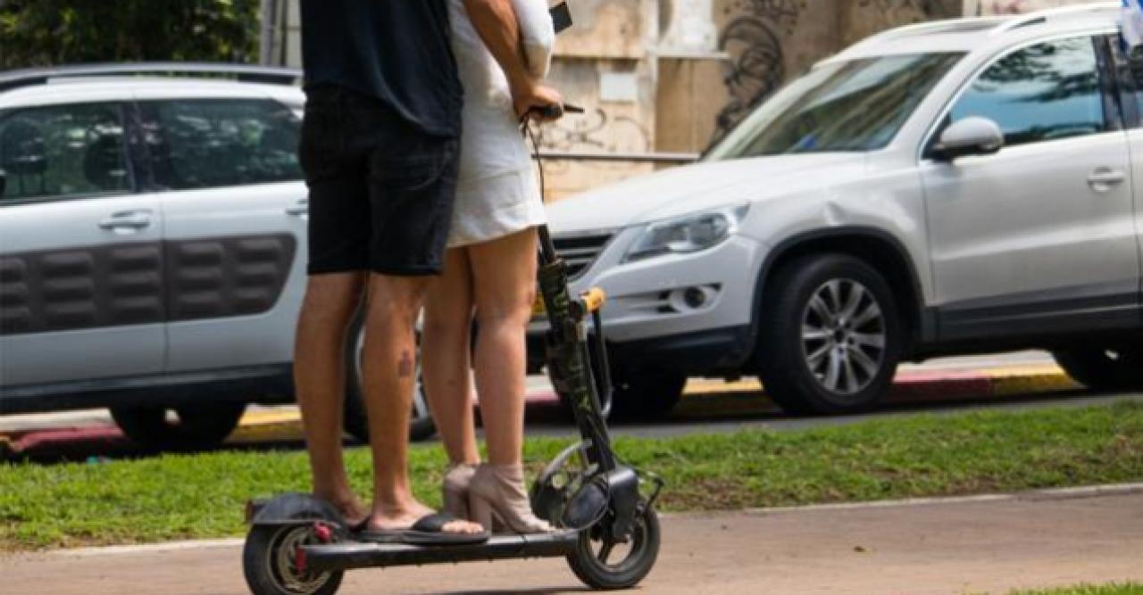 Elektrikli scooter'larla ilgili düzenleme Resmi Gazete'de yayımlandı; iki kişi binense ceza ödeyecek