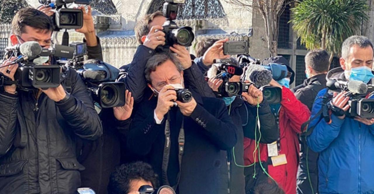 Fahrettin Altun, Cumhurbaşkanı Erdoğan ile gazetecilerin fotoğrafını çekti