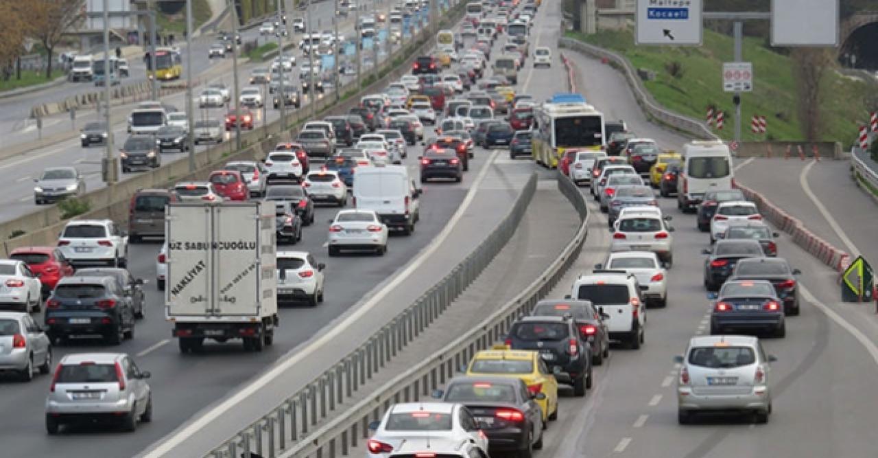 İstanbul'da kısıtlaması öncesi trafik yoğunluğu