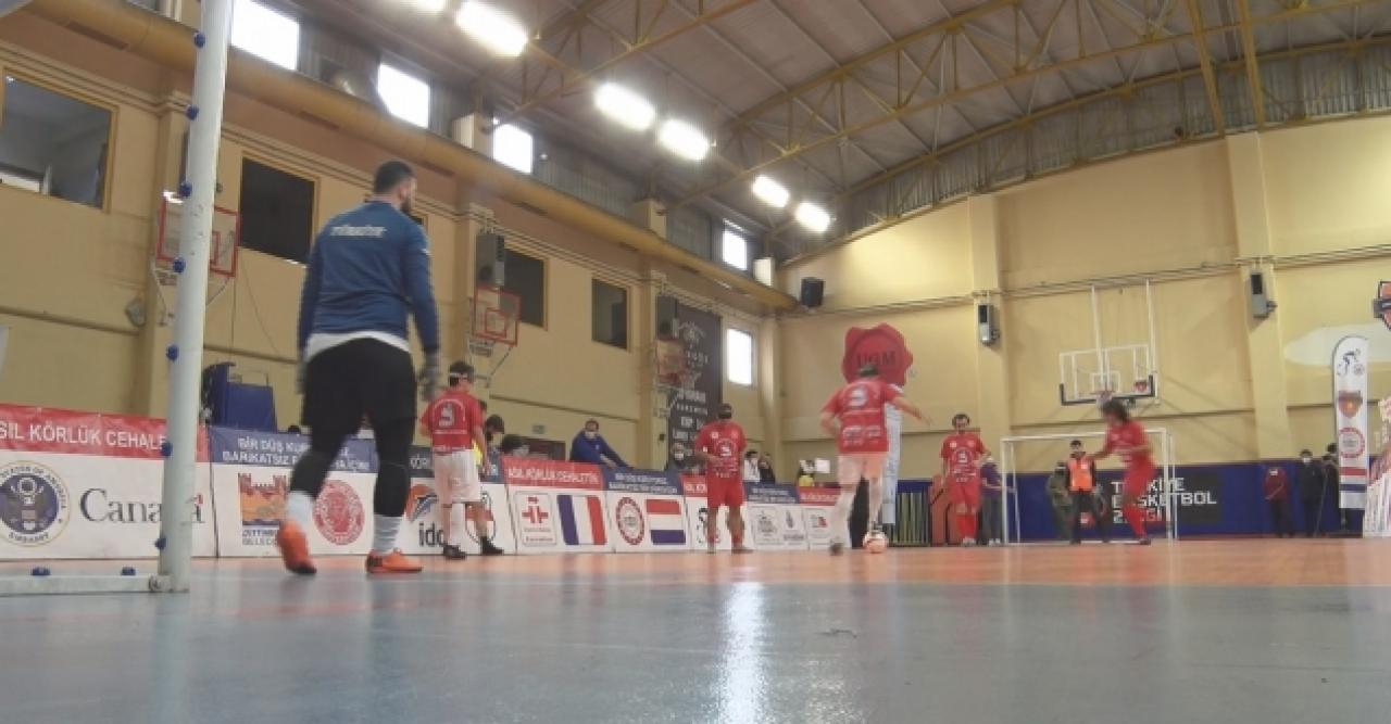 Farkındalık yaratmak için görme engellilerden futsal maçı