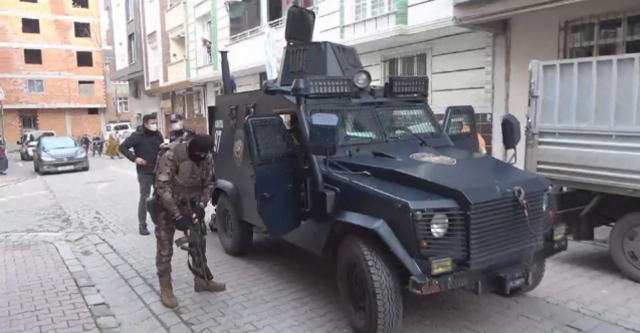 Esenyurt'ta bir şahıs iki çocuğunu bıçakla rehin aldı!