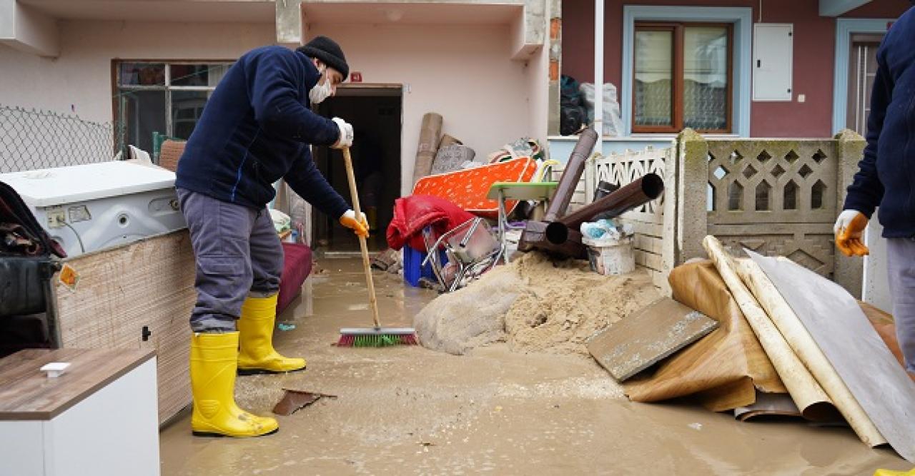 Lüleburgaz’daki taşkın bölgelerinde yaralar sarılıyor