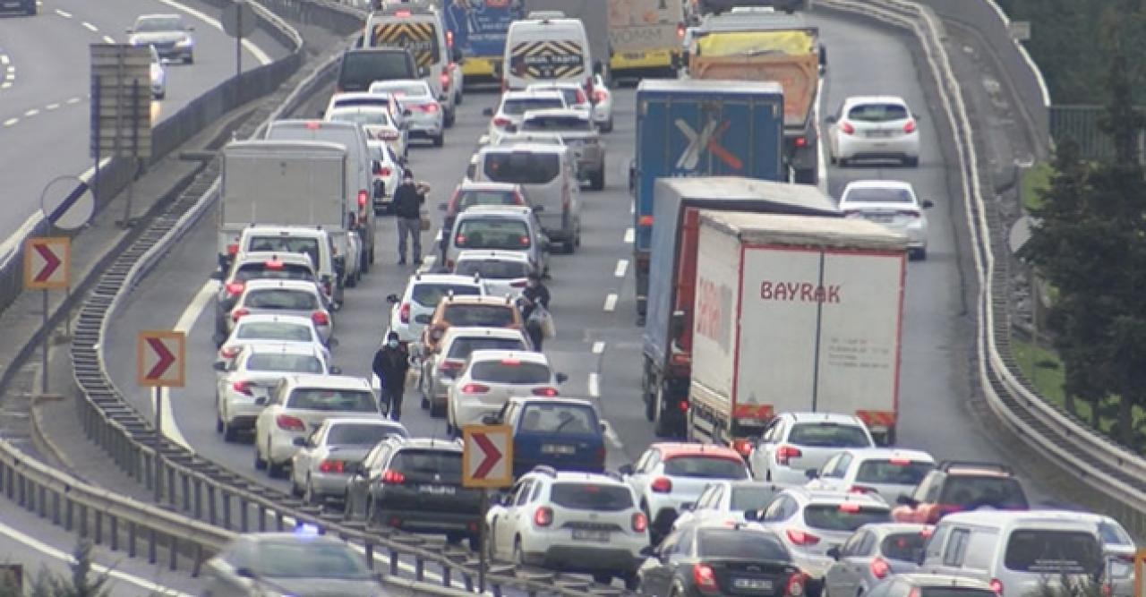 İstanbul'da kısıtlama öncesi trafikte yoğunluk