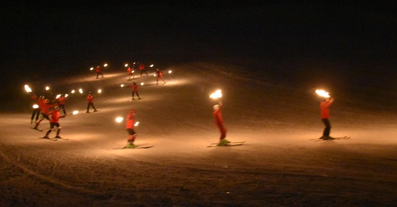 Bitlis ‘meşaleli' kayak gösterisi ile aydınlandı