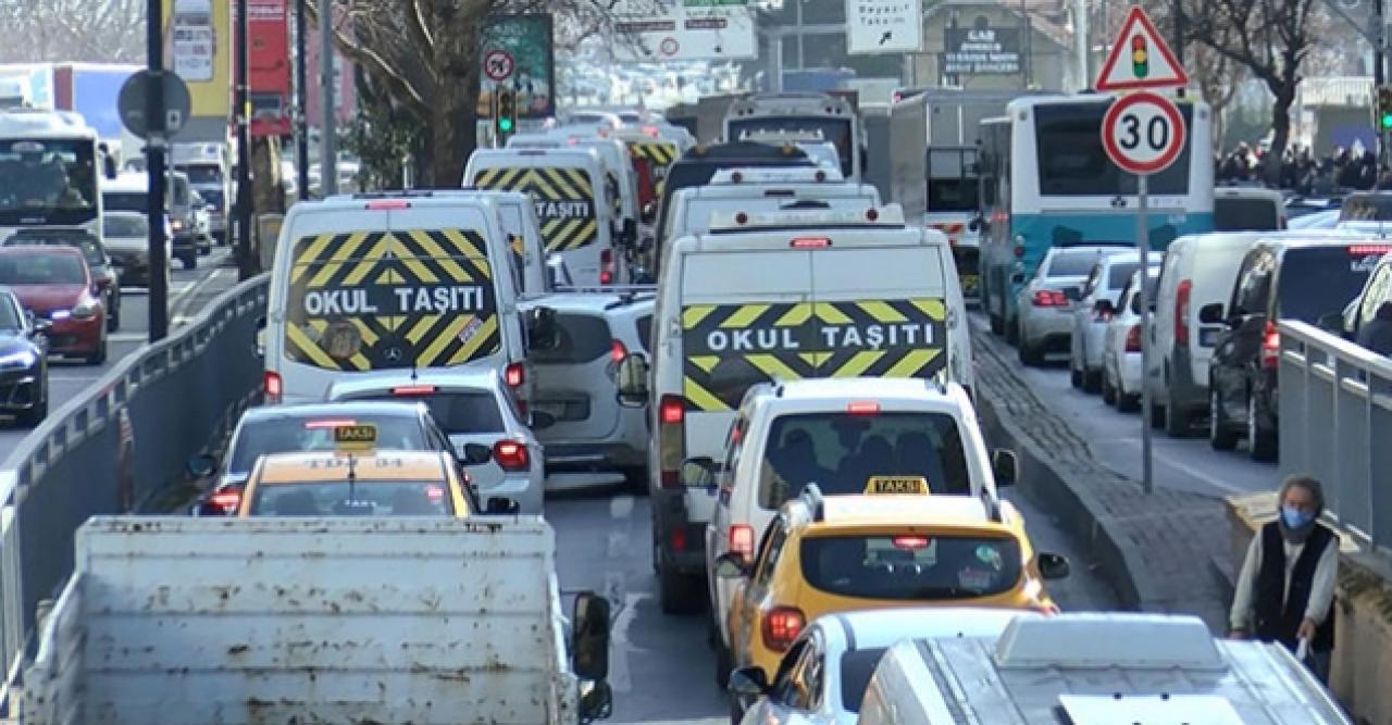 Hafta sonu kısıtlaması öncesi İstanbul'da yoğun trafik