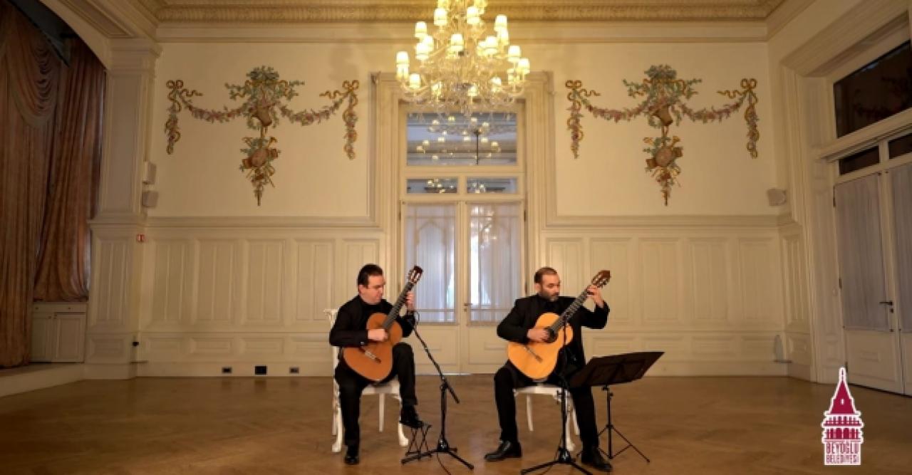 Beyoğlu'nda ayın sazı gitar