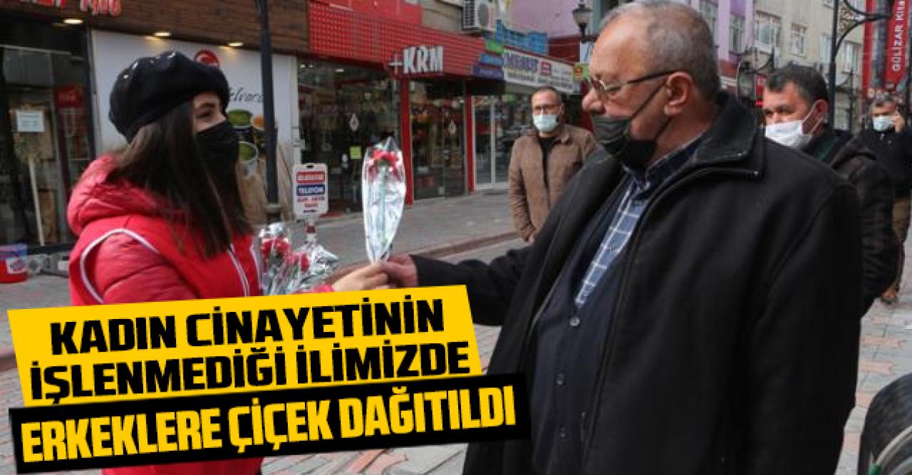 2020 yılında kadın cinayetinin yaşanmadığı Tokat'ta erkeklere çiçek dağıtıldı