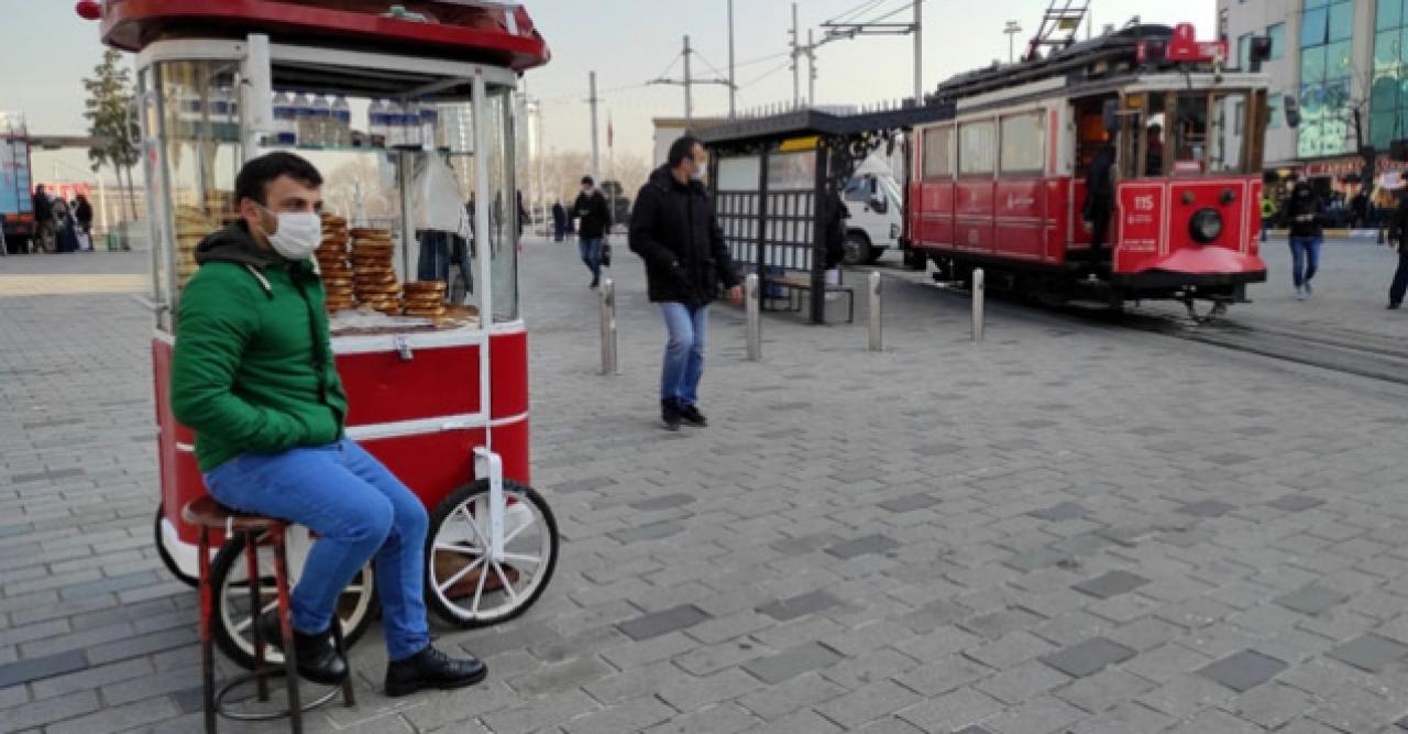 Taksim'in sembolü simitçiler 6 aradan sonra yeniden tezgah başında