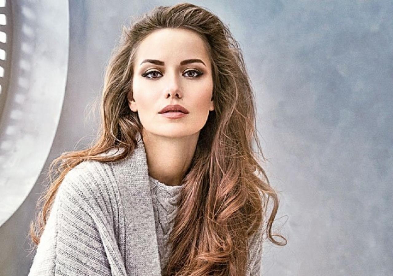 Fahriye Evcen kimdir? Kariyeri, dizileri, filmleri ve evliliği