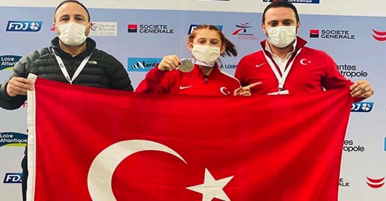 Pentatlonda Avrupa şampiyonluğu: Özel sporcu Fatma Damla Altın, altın madalyasını şehitlere armağan etti