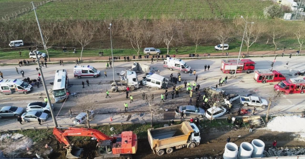 4 kişinin ölümüne sebep olan TIR'ın kaza öncesi trafikteki görüntüleri korku saçtı