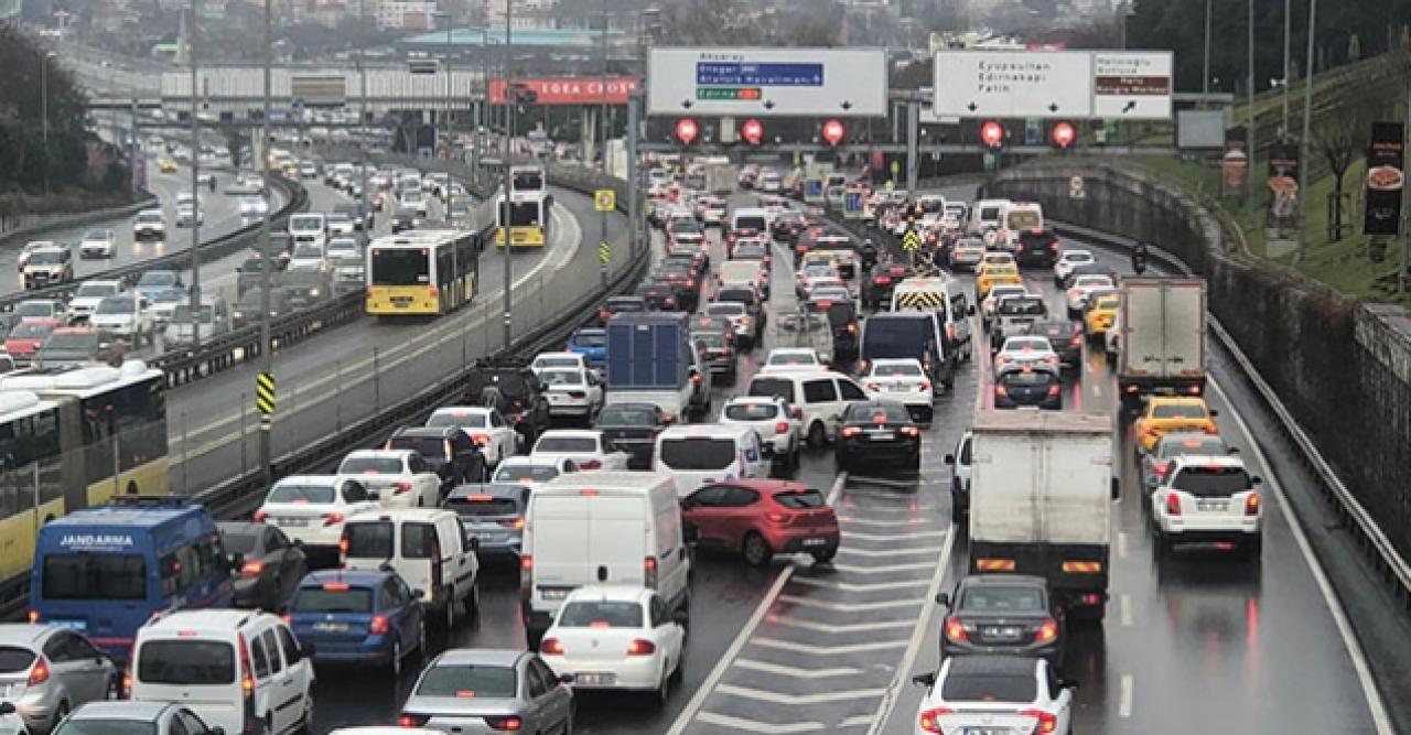 İstanbul'da iş çıkış saatinde trafik yoğunluğu