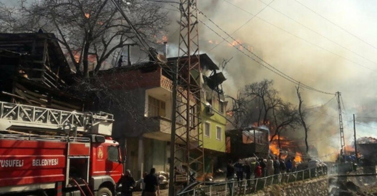 Artvin’deki yangında 60’a yakın ev küle döndü!