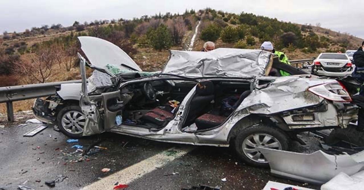 Ankara'da TEM'de 9 araç birbirine girdi: 4 ölü, 5 yaralı