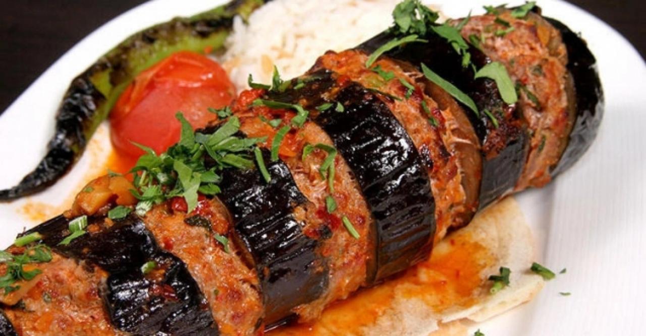 Gelinim Mutfakta patlıcanlı yelpaze kebabı tarifi, malzemeleri ve yapılışı