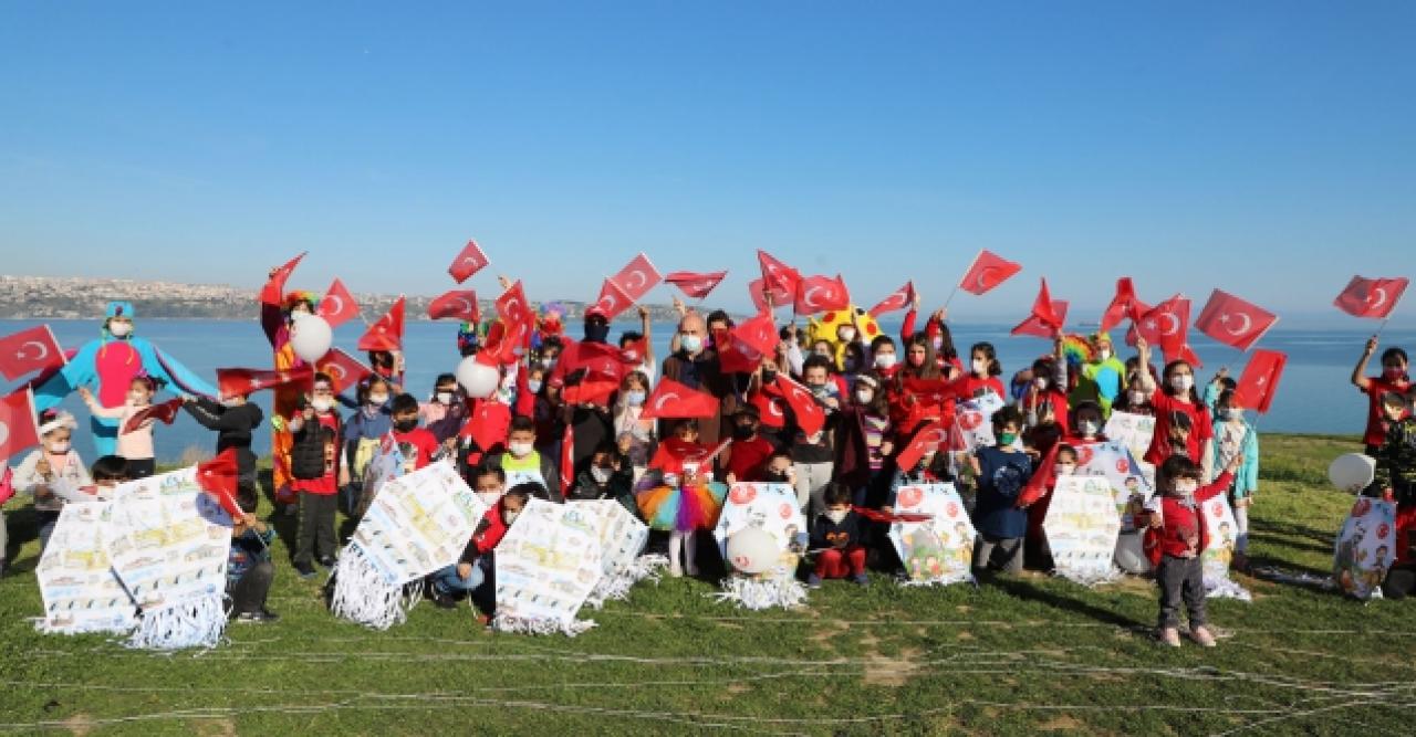 Büyükçekmeceli minikler 23 Nisan’ı uçurtma uçurarak kutladı