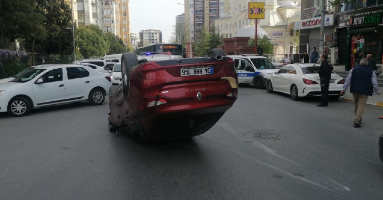 Esenyurt'ta feci kaza! Park halindeki otomobile çarpıp takla attı