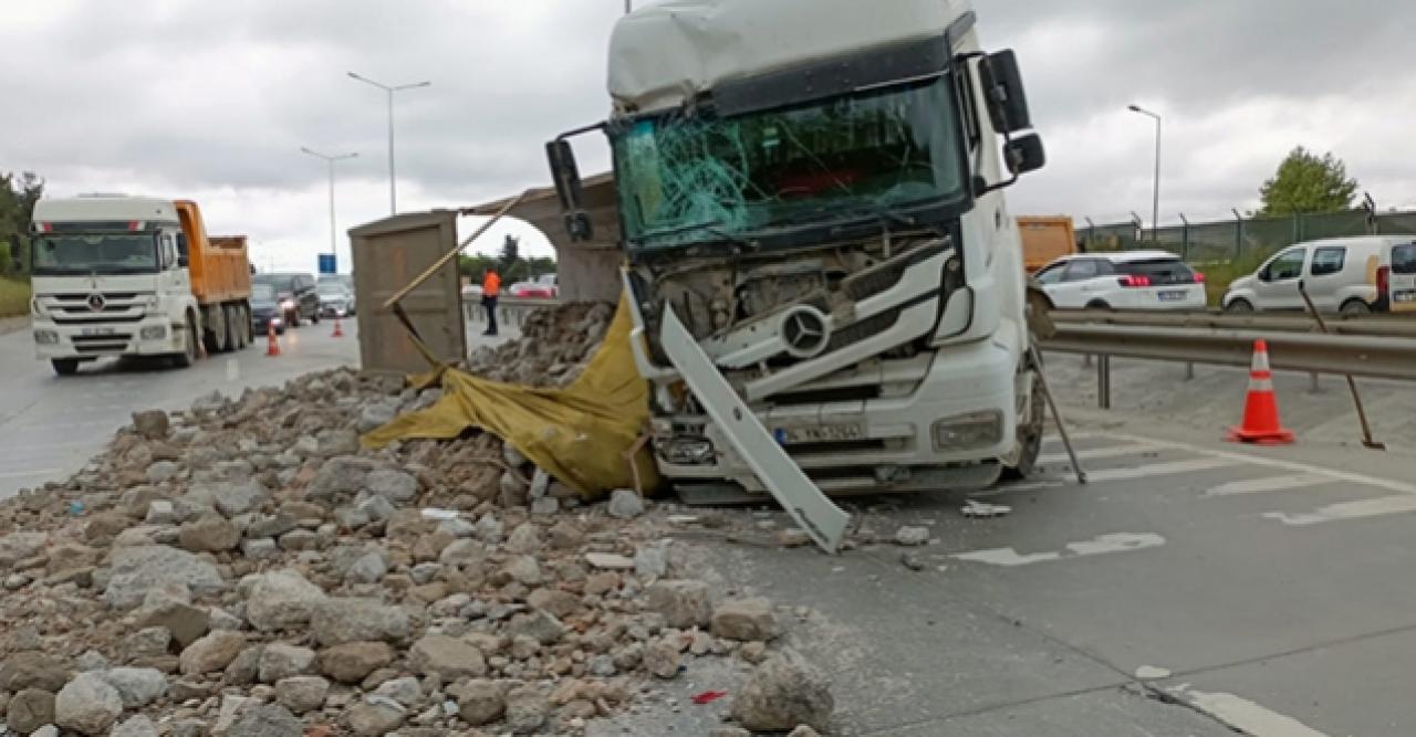 Hasdal'da hafriyat kamyonu ile kamyonet çarpıştı