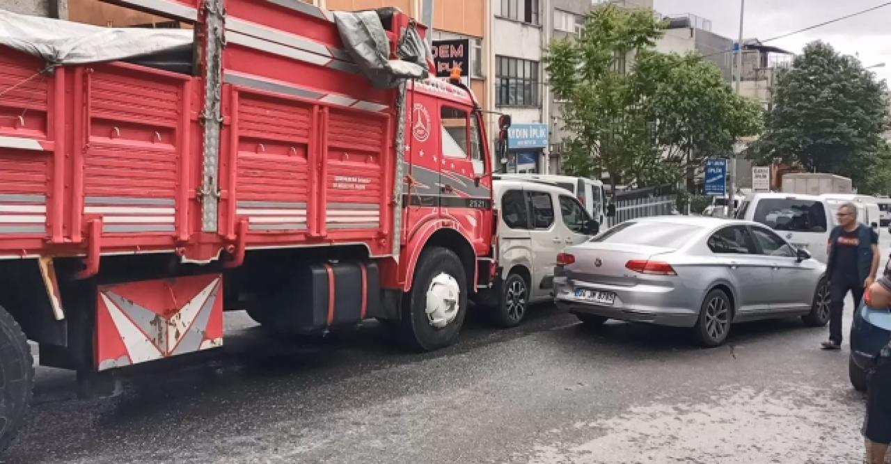 Bayrampaşa'da kamyon park halindeki 8 araca çarptı