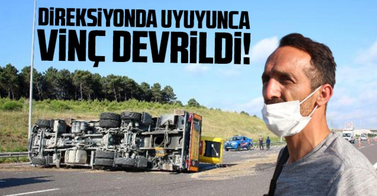 Sürücüsünün direksiyon başında uyuduğu vinç devrildi!