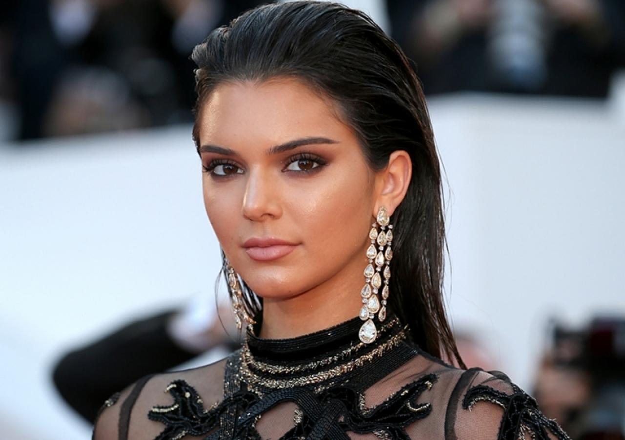 Kendall Jenner'ın gece yarısı paylaşımı sosyal medyayı salladı