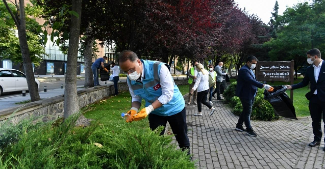 Başkan Çalık çöp topladı