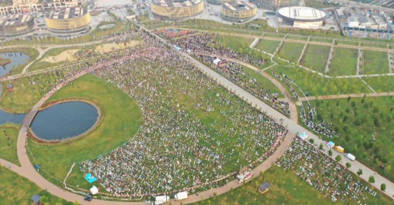 Başakşehir'de açık havada bayram namazı