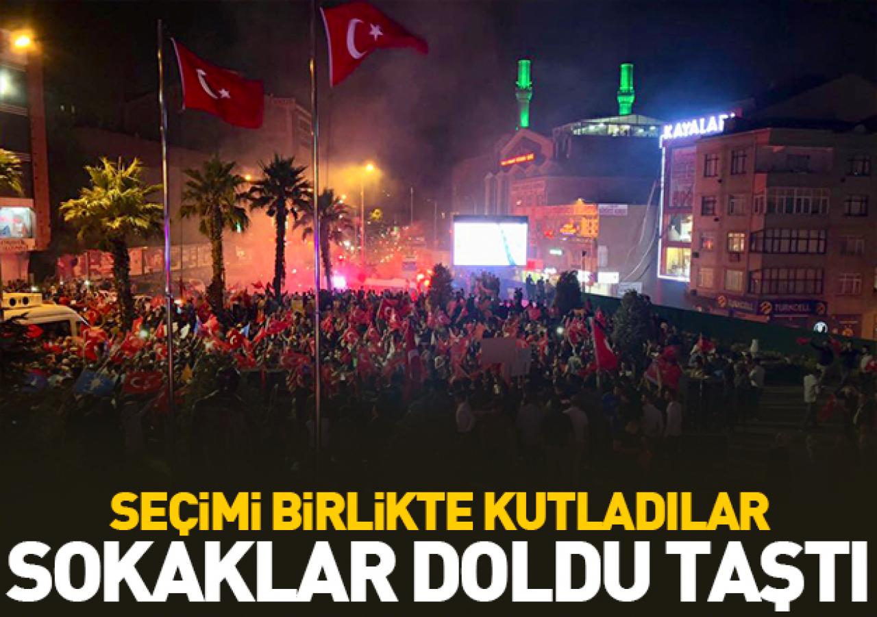 Sokaklar doldu taştı