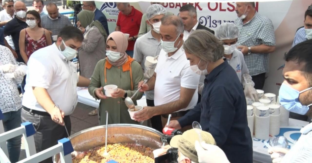 Sultangazi'de aşure yemeyen kalmadı