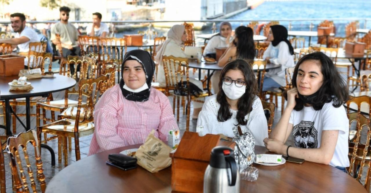 Beyoğlu Belediyesi'nden mezun öğrencilere Boğaz turu!