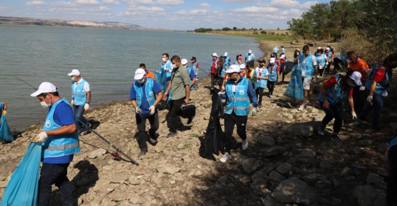 Büyükçekmece Gölü'nün etrafını çöplüğe çevirdiler