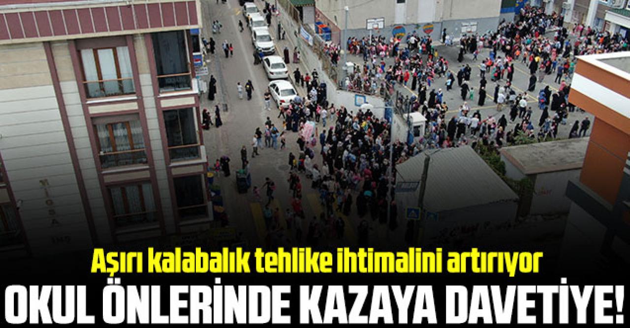 Okul önlerindeki kalabalık kaza riskini artırıyor