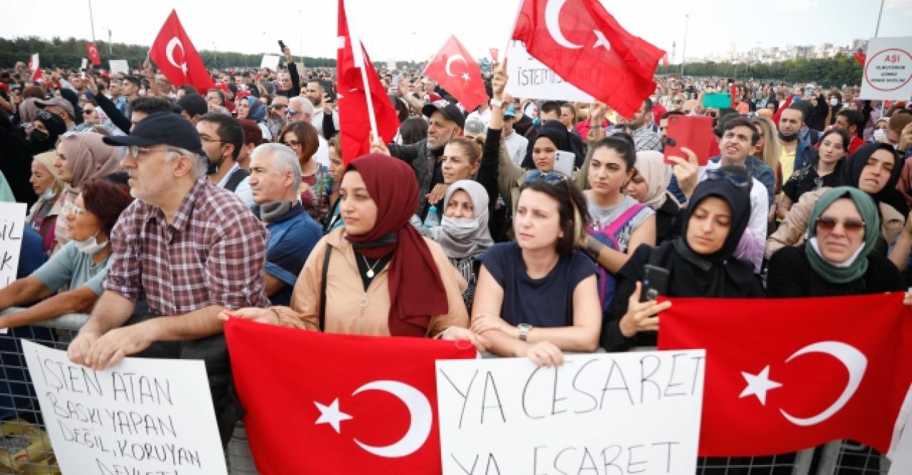 Aşı karşıtları miting yaptı