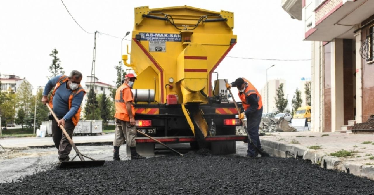 Esenyurt Belediyesi'nin asfalt robotu iş başı yaptı