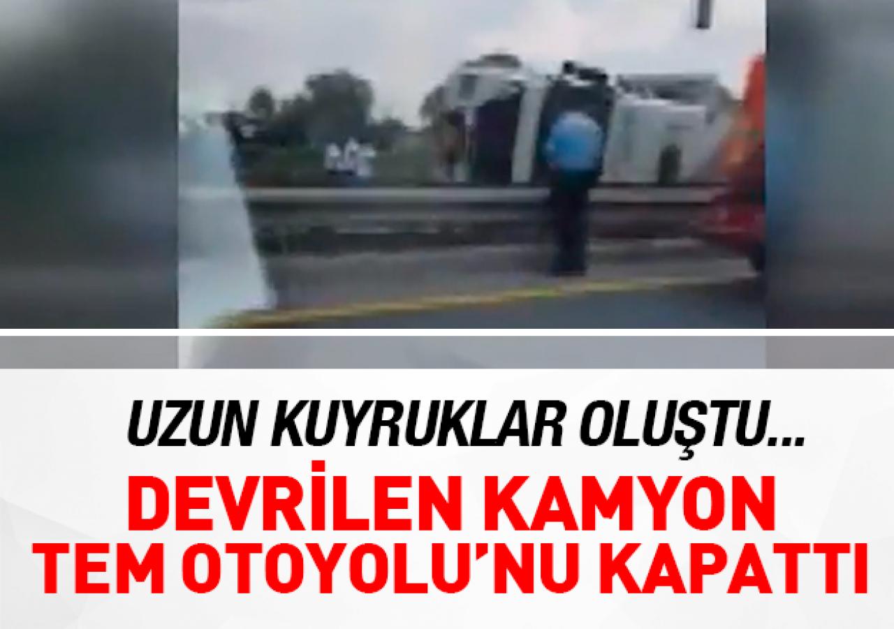 TEM'de kamyon devrildi