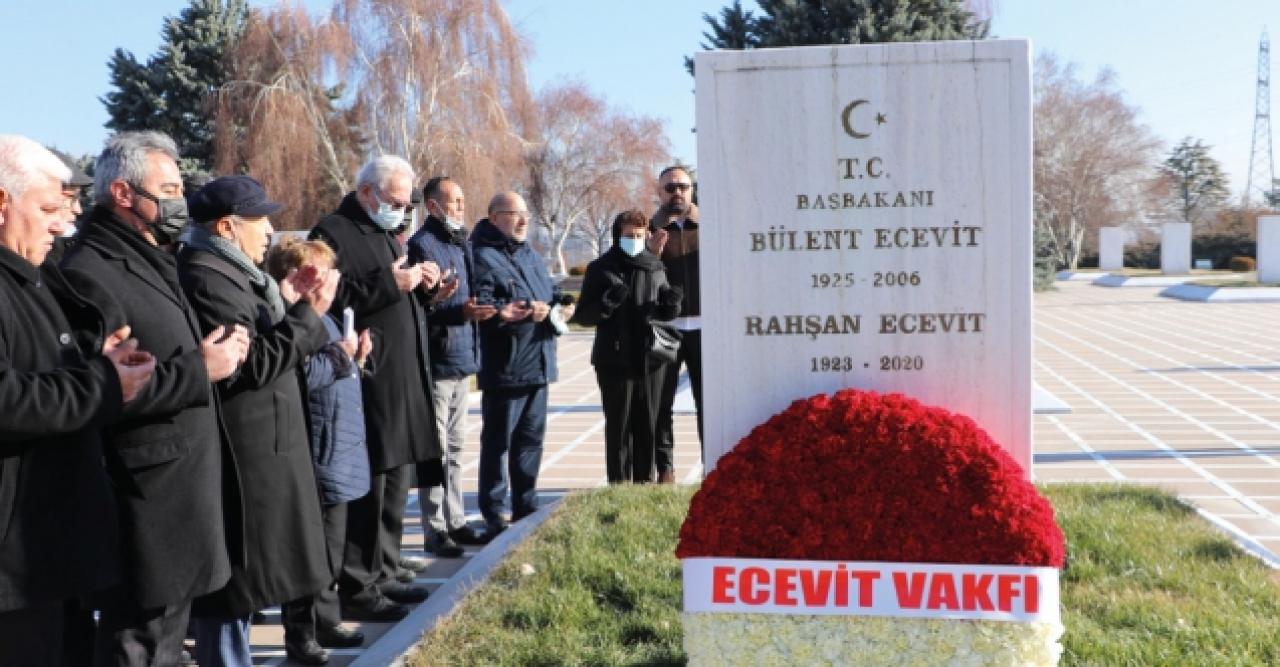 Başbakan Bülent Ecevit'in eşi Rahşan Ecevit mezarı başında anıldı