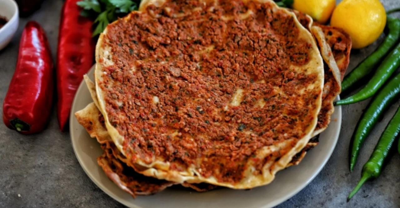 Evde lahmacun nasıl yapılır? Gelinim Mutfakta ev yapımı lahmacun tarifi ve malzemeleri