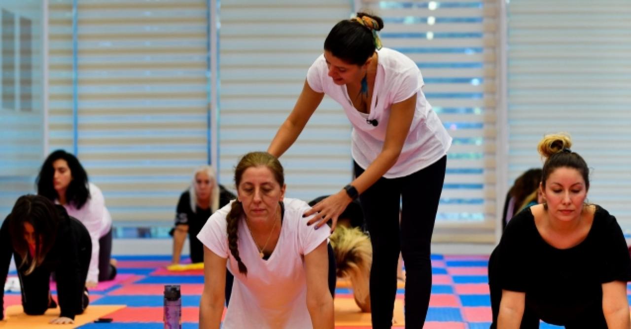 Esenyurt'ta kadınlar yoga ile stres atıyor