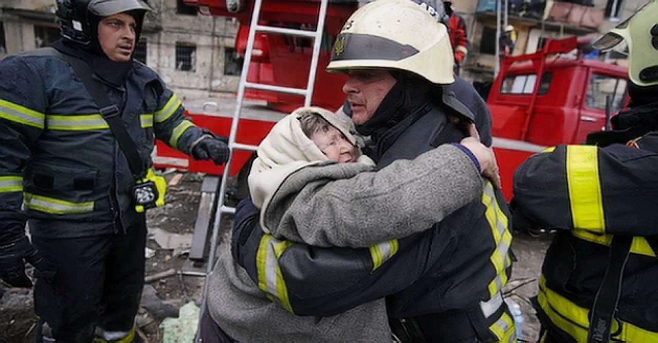 Rus birlikleri Kiev’de bir apartmanı vurdu: 2 ölü, 12 yaralı