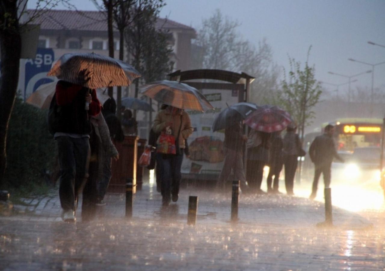 Meteoroloji İstanbul için saat verdi