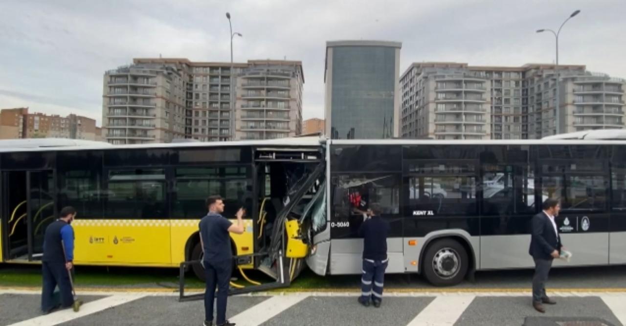 2 metrobüs kafa kafaya çarpıştı!