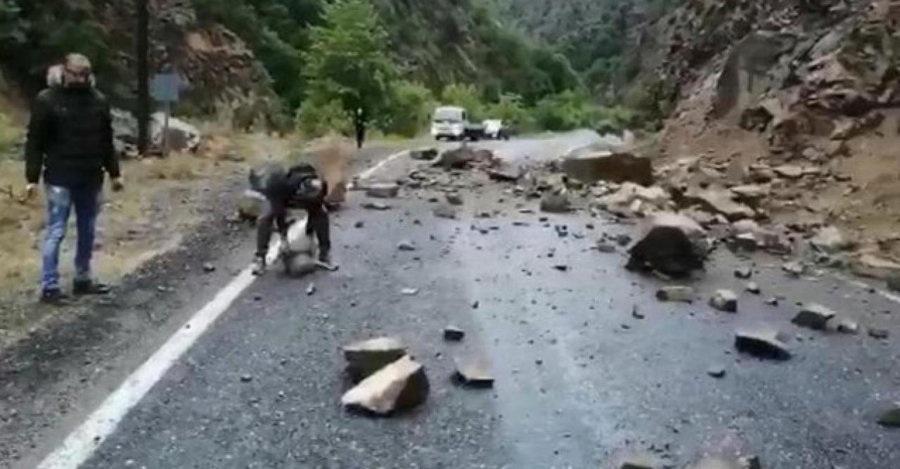 Artvin'de kayaların düştüğü yol, ulaşıma kapandı