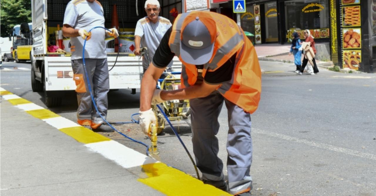 Esenyurt'ta bordürler boyanıyor