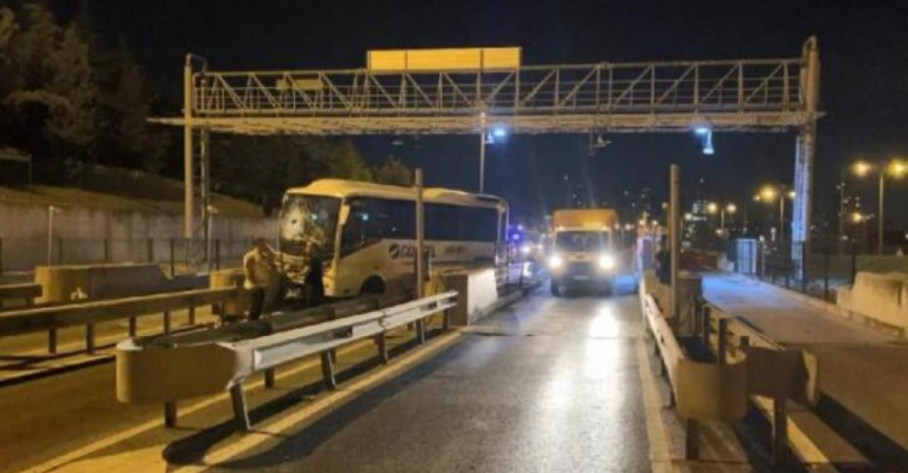 Servis midibüsü Esenyurt’ta gişelere çarptı: 1’i ağır 7 yaralı