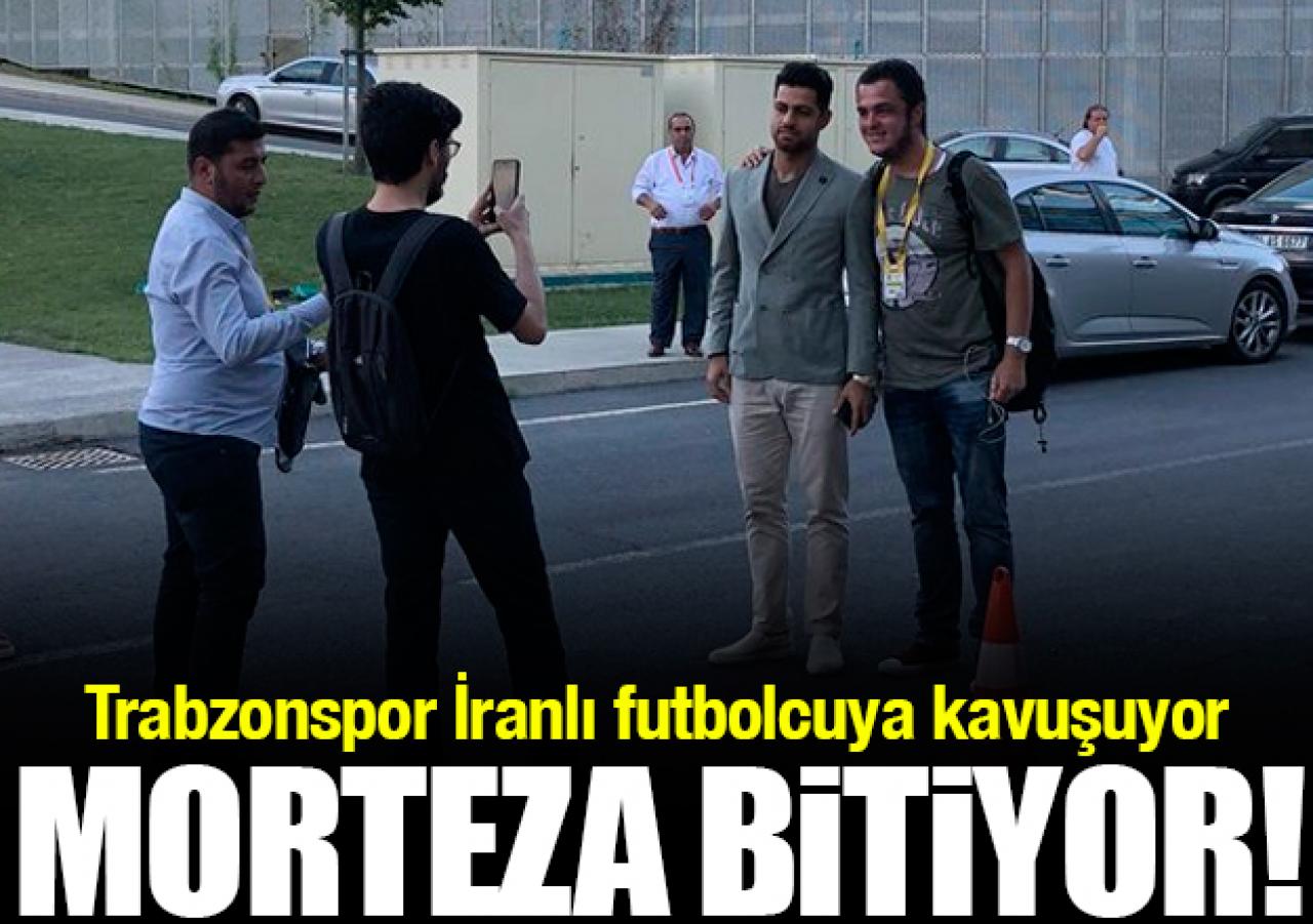 Morteza Pouraliganji imzayı atıyor