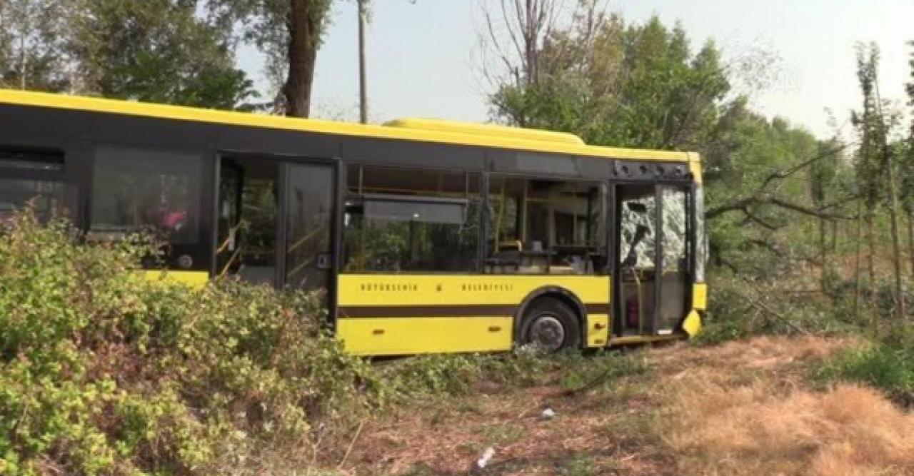 Belediye otobüsü, arızalanan kamyonete çarptı