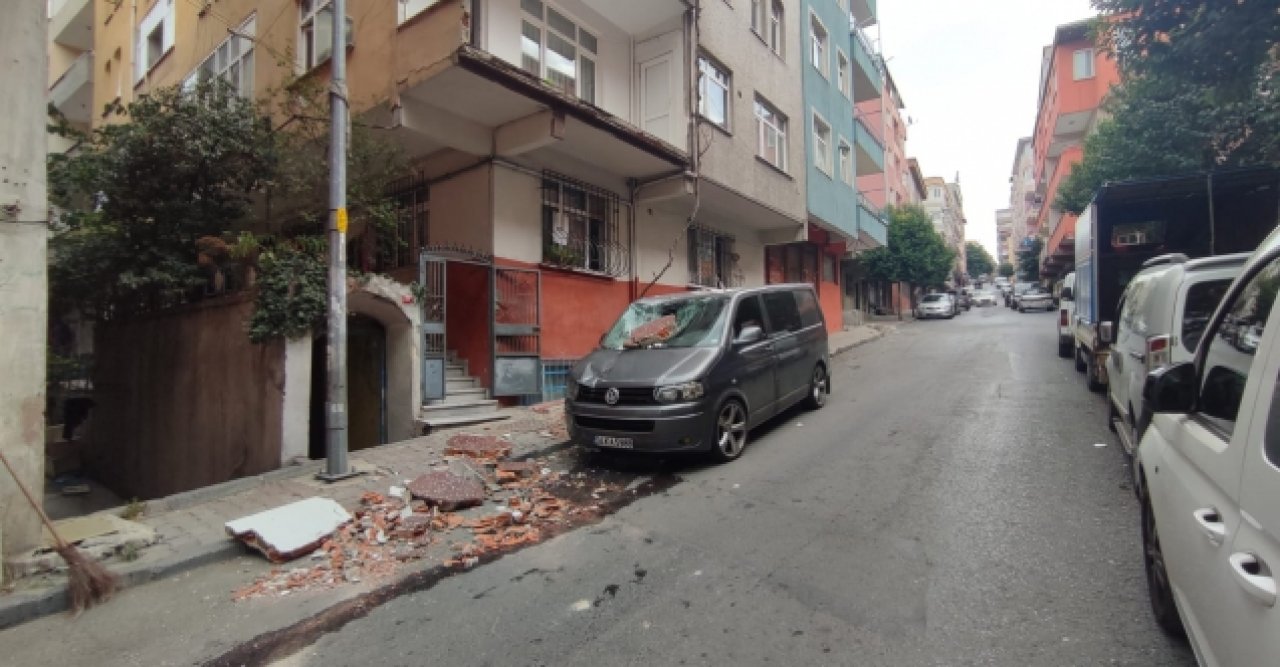 Minibüsün üstüne balkon duvarı düştü