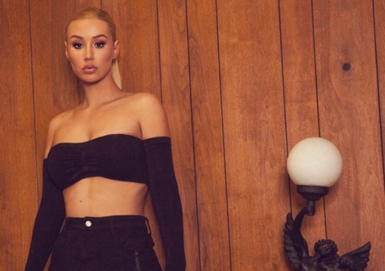 Iggy Azalea'dan sıcak pozlar